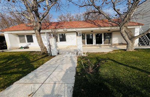 750 متر باغ ویلای بازسازی شده در دهکده ویلایی فردیس